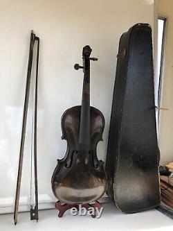 Antique Jacobus Stainer Lion head Violin and two bows, 4/4 and leather case