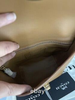 Coach turnlock Pouch Leather Crossbody NWT Light Side 2905