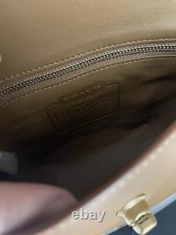 Coach turnlock Pouch Leather Crossbody NWT Light Side 2905