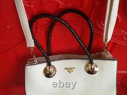 Fashion accessorie woman handle vintage bag iconic big brand shoulder luxury bid