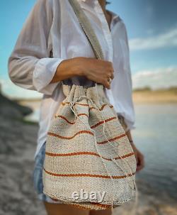 Handmade shoulder bag round base natural fiber slow fashion look