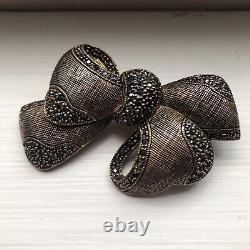 Stunning Bronze Metal Coloured With Black Crystals Bow Brooch Pin Immaculate