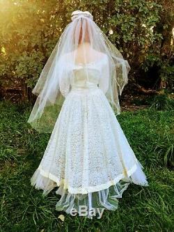 Vintage 1950s Ivory Lace Tulle Wedding Dress with Veil Bows Puffy
